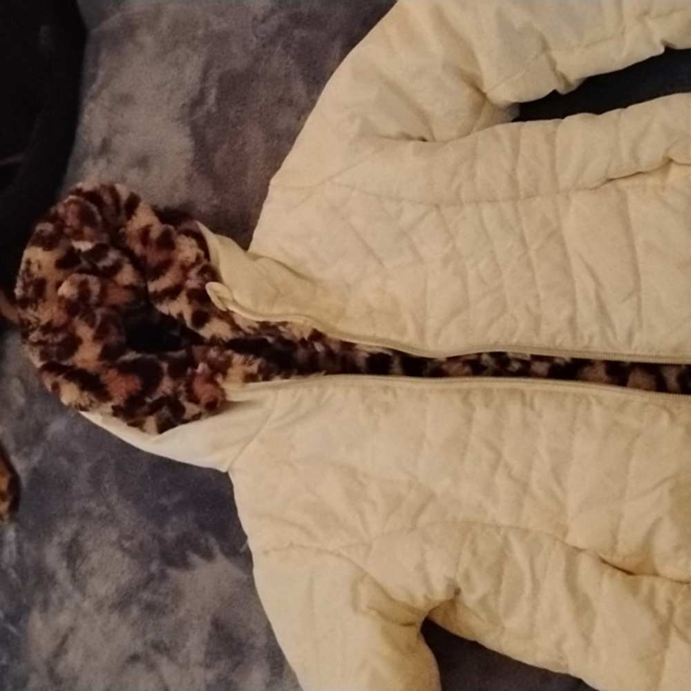 Girls size 6 leopard lines faux down jacket